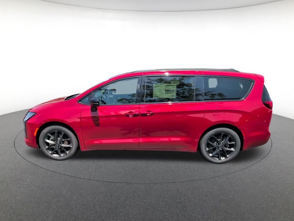 New 2027 Red Hot Pearl-Coat Exterior Paint Chrysler Limited image 9
