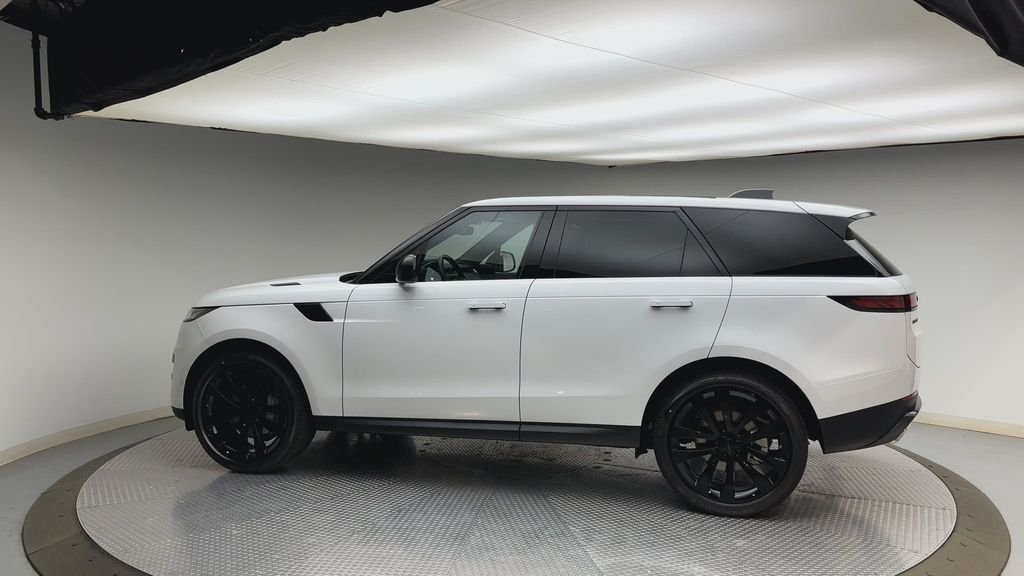 New 2026 Fuji White Land Rover SE image 5