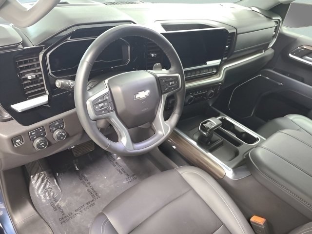 Used 2024 Lakeshore Blue Metallic Chevrolet LT image 19
