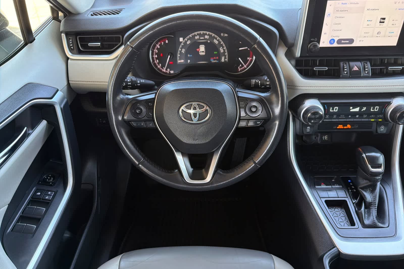 Used 2023 Silver Sky Metallic Toyota XLE Premium image 15