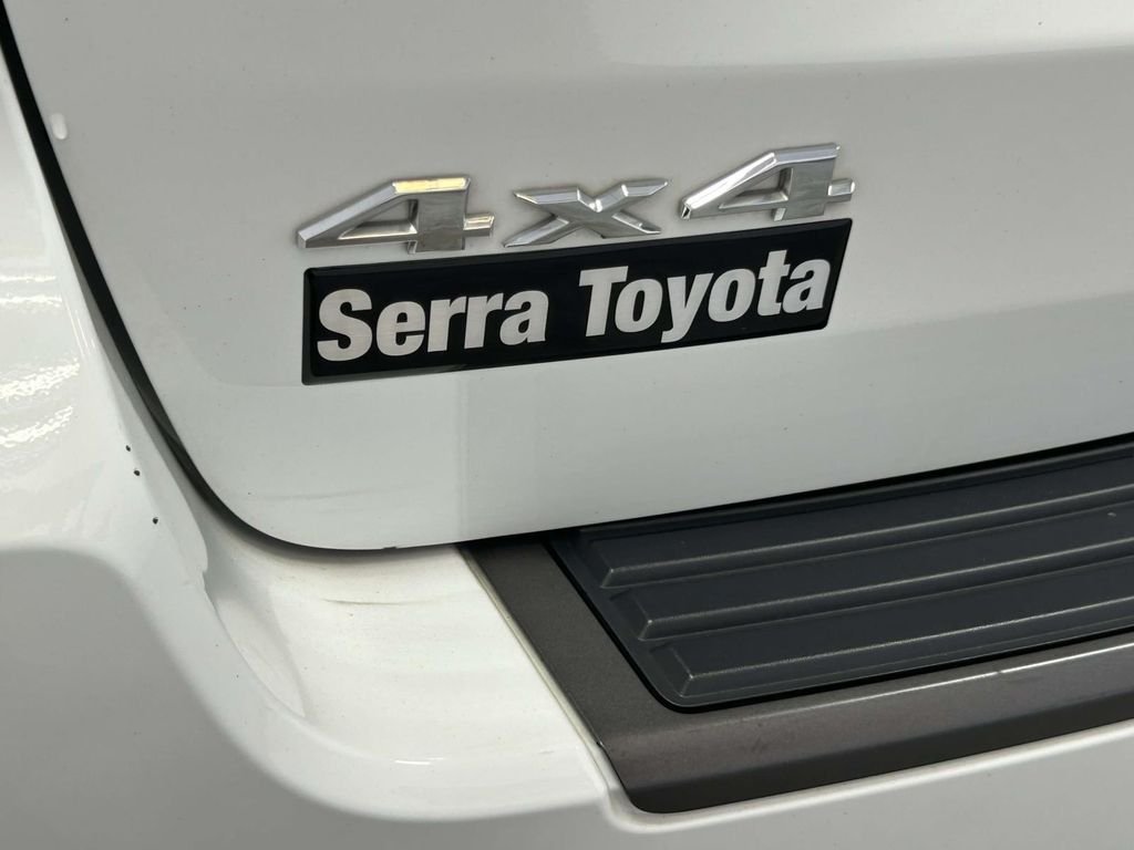Used 2018 White Jeep Trailhawk image 13