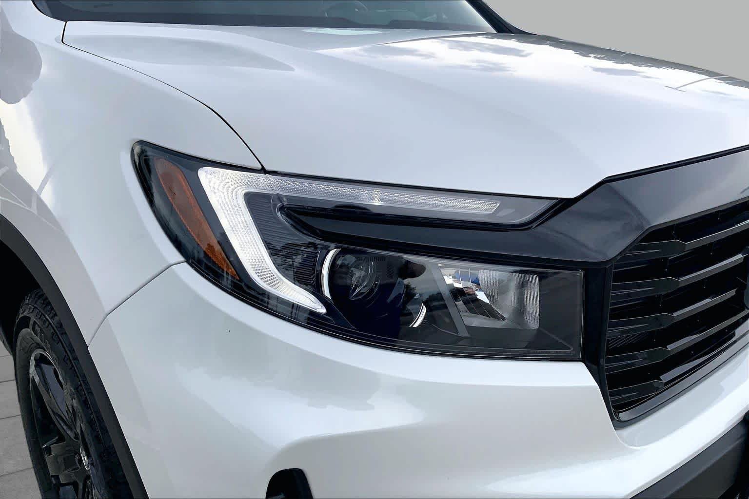 Used 2023 Platinum White Pearl Honda Black Edition image 27
