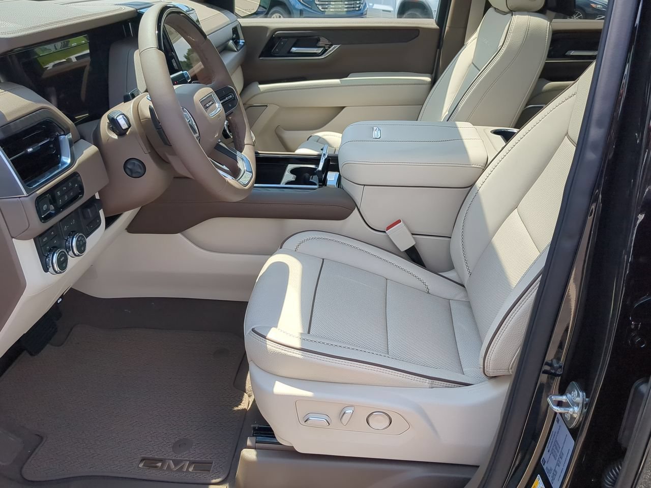 2026 GMC Yukon Denali - Photo 20