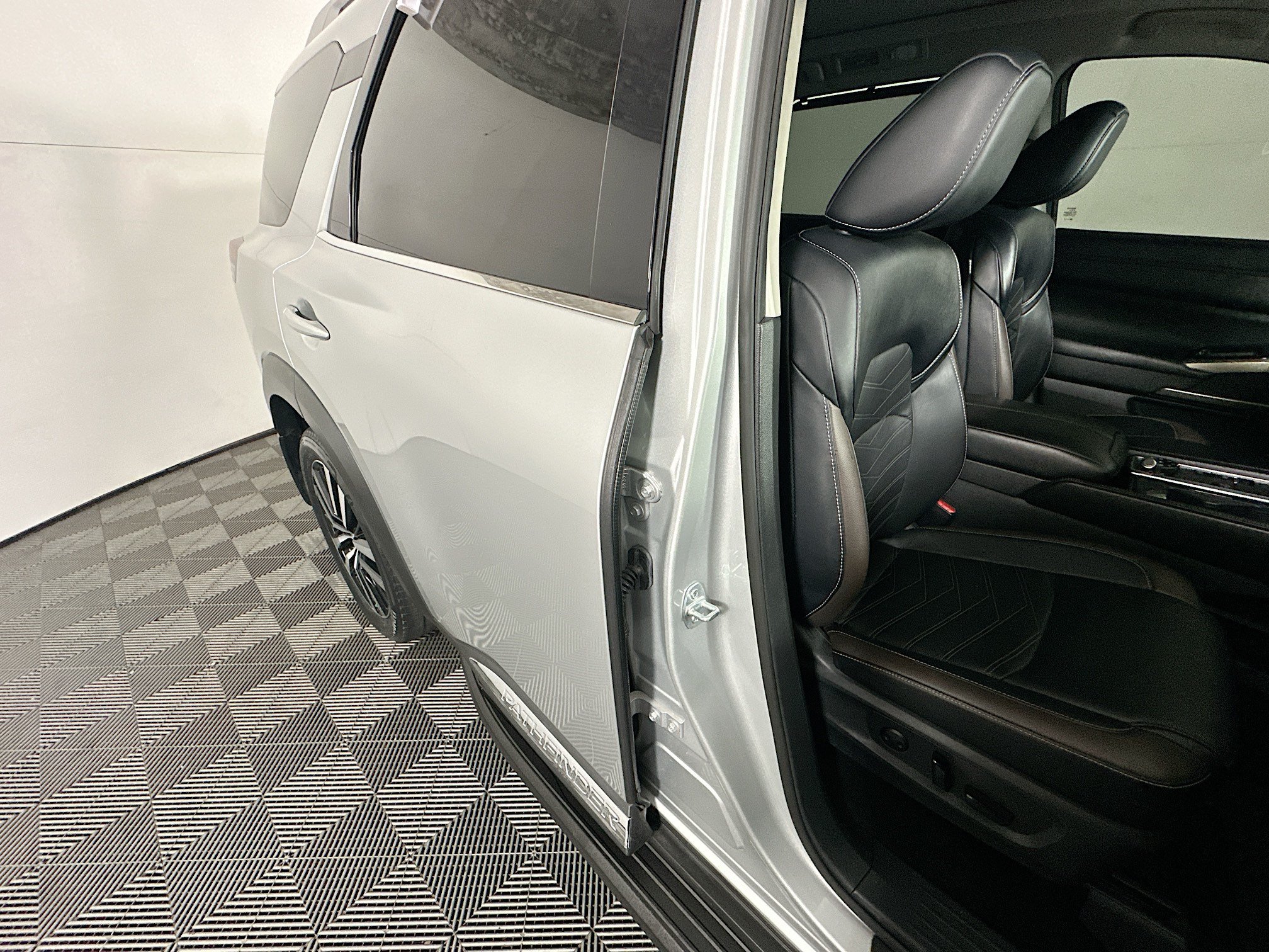 2024 Nissan Pathfinder Platinum - Photo 28