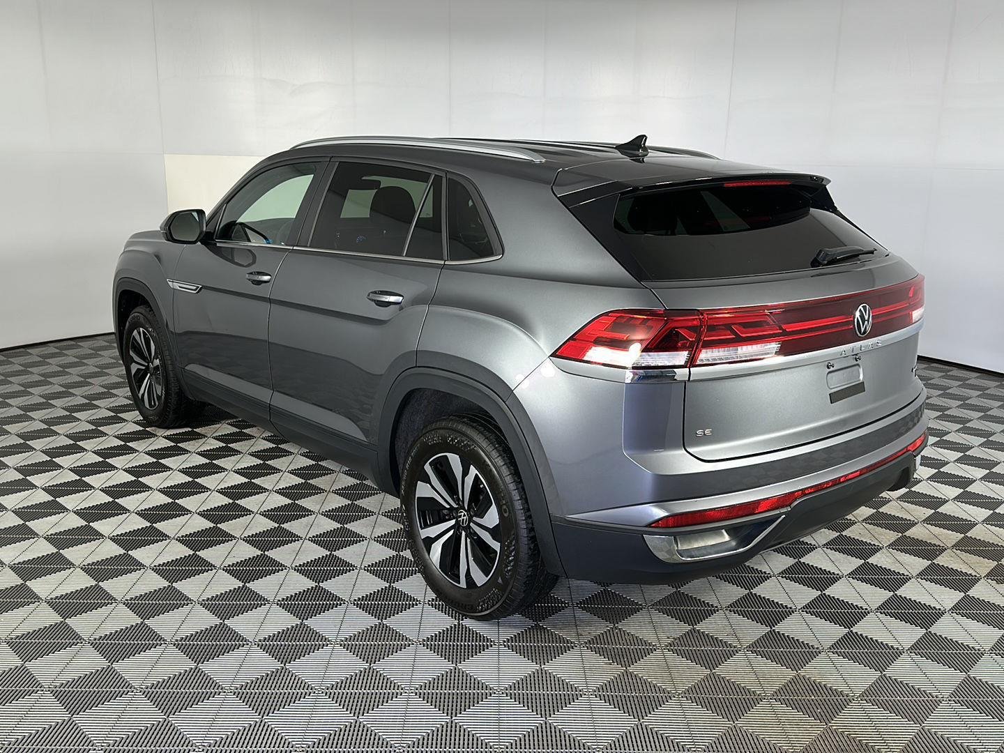 Used 2024 Platinum Gray Metallic Volkswagen 2.0T SE image 11