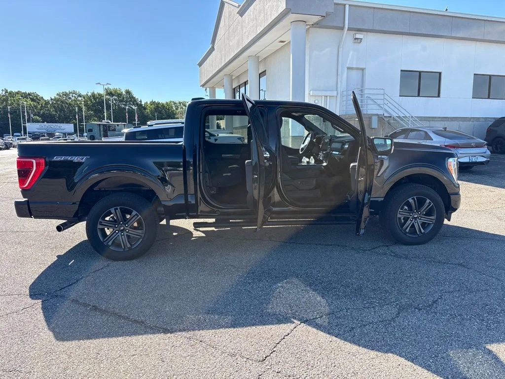 Used 2023 Black Metallic Ford XLT image 8
