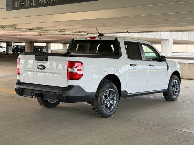 New 2025 Oxford White Ford XLT image 6