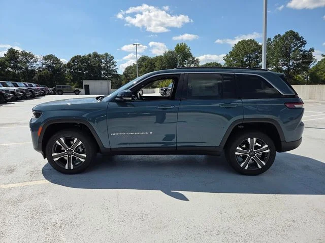New 2027 Steel Blue Paint Jeep Limited image 4