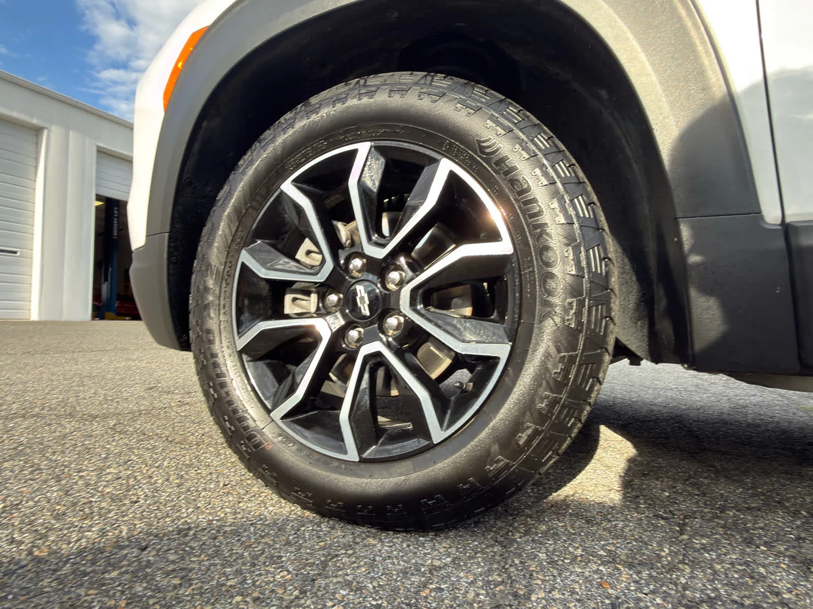 Used 2025 Iridescent Pearl Tricoat Chevrolet ACTIV image 6