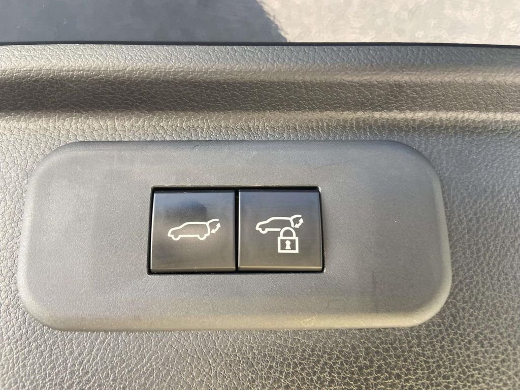 Used 2025 White Toyota LE image 11