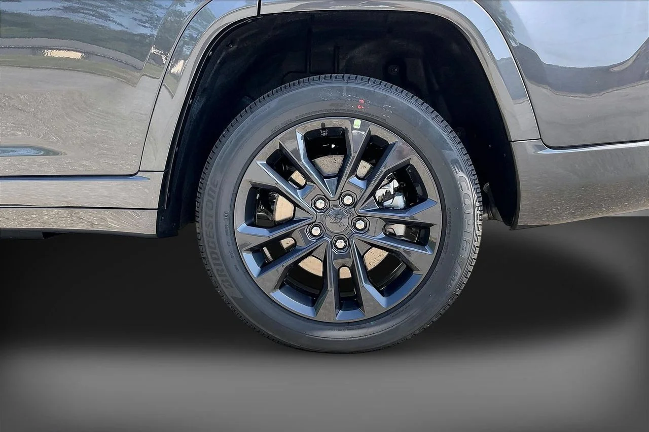 New 2026 Baltic Gray Metallic Clearcoat Jeep Limited Reserve image 33