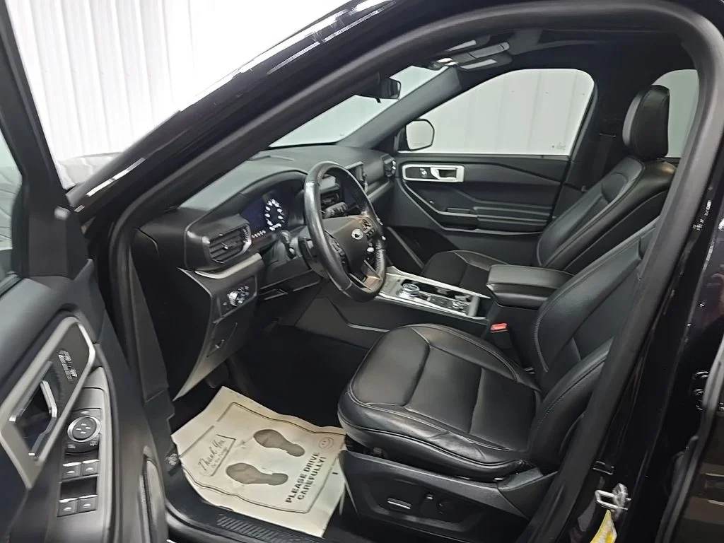 Used 2020 Black Ford XLT image 29