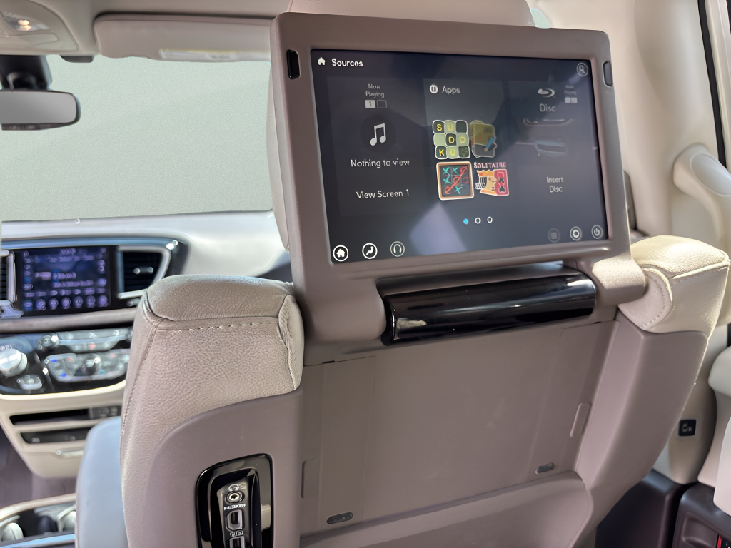 Used 2020 White Chrysler Touring L Plus image 23