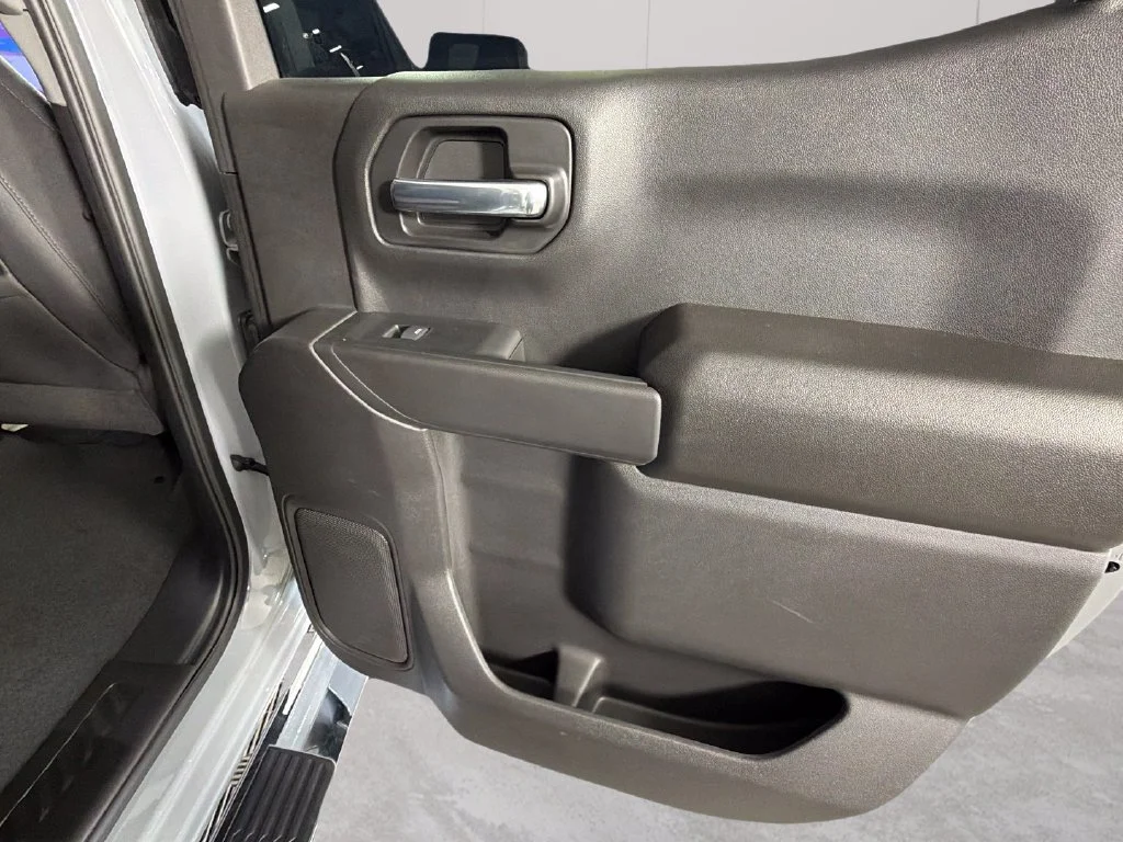 Used 2025 Slate Gray Metallic Chevrolet Custom image 33
