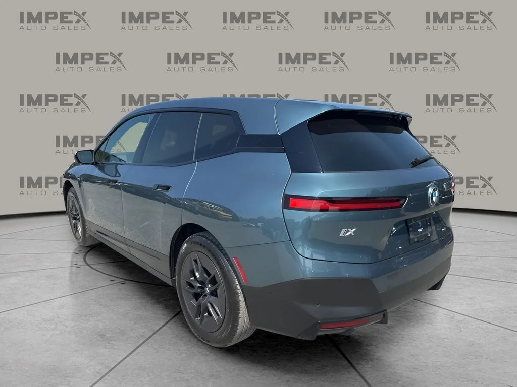 Used 2023 Blue BMW xDrive50 image 3
