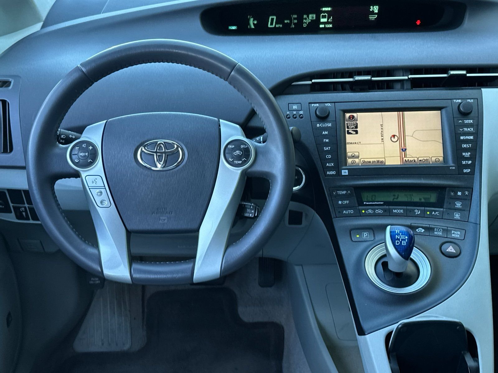 Used 2010 Classic Silver Metallic Toyota I image 13