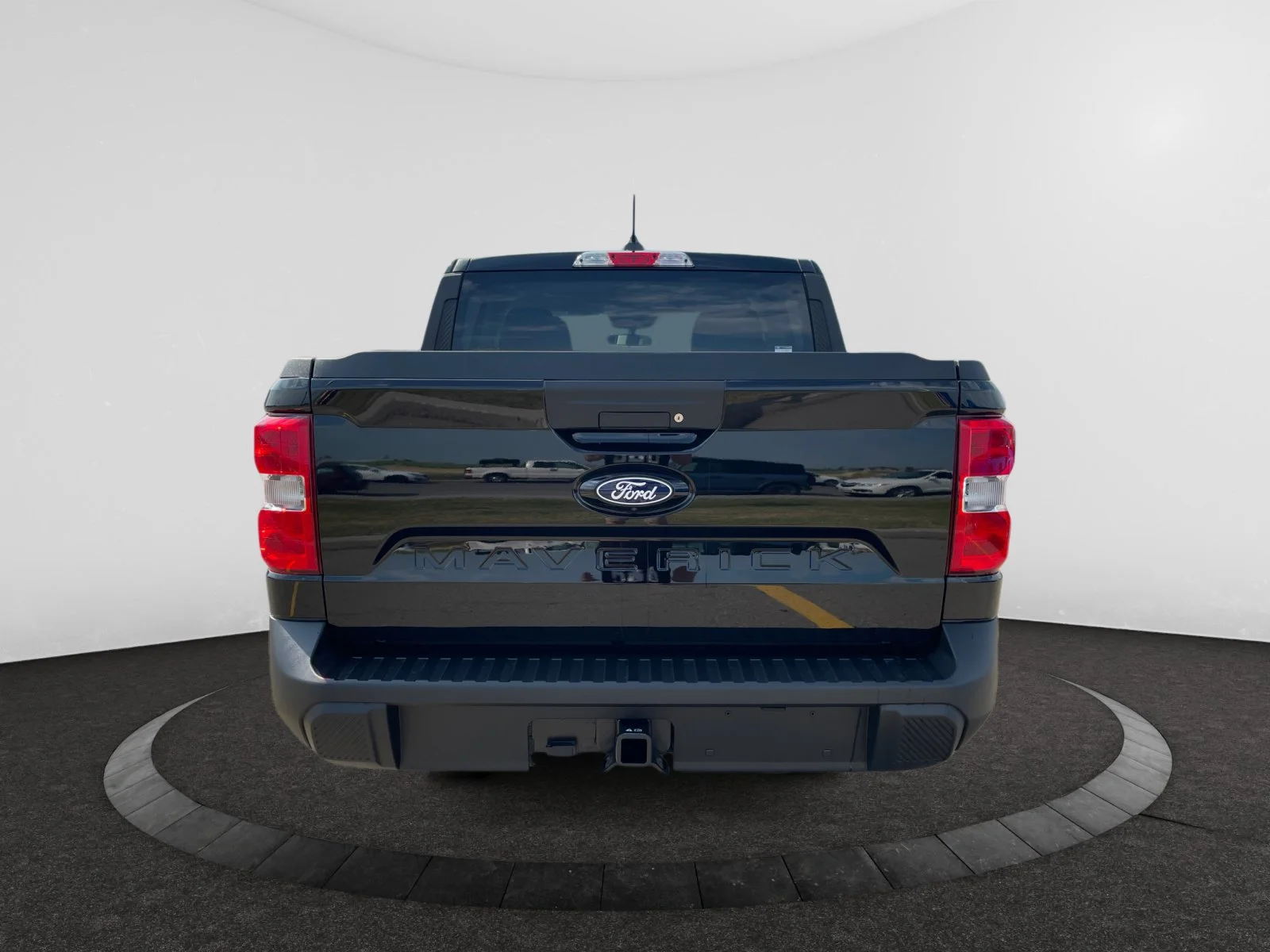 New 2026 Shadow Black Ford XLT image 4