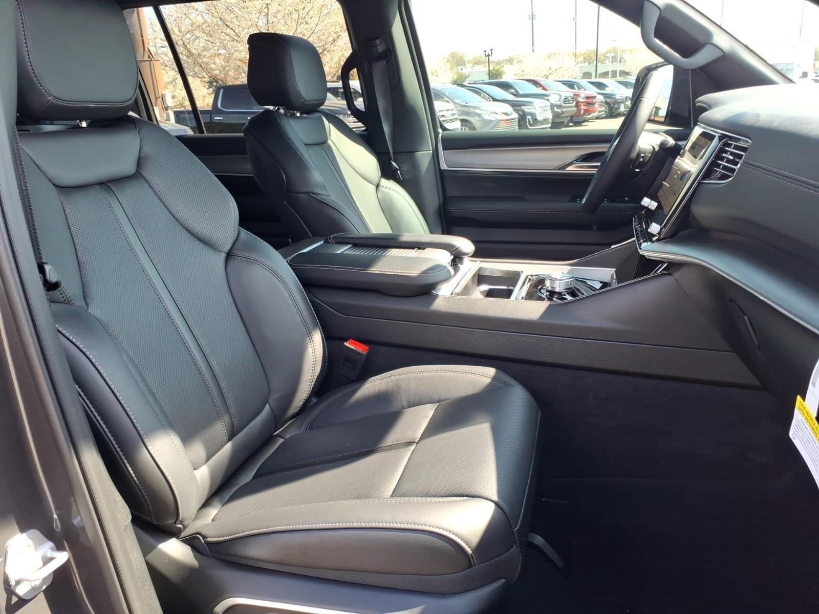 New 2026 Baltic-Gray Metallic Clear-Coat Exterior Paint Jeep  image 19