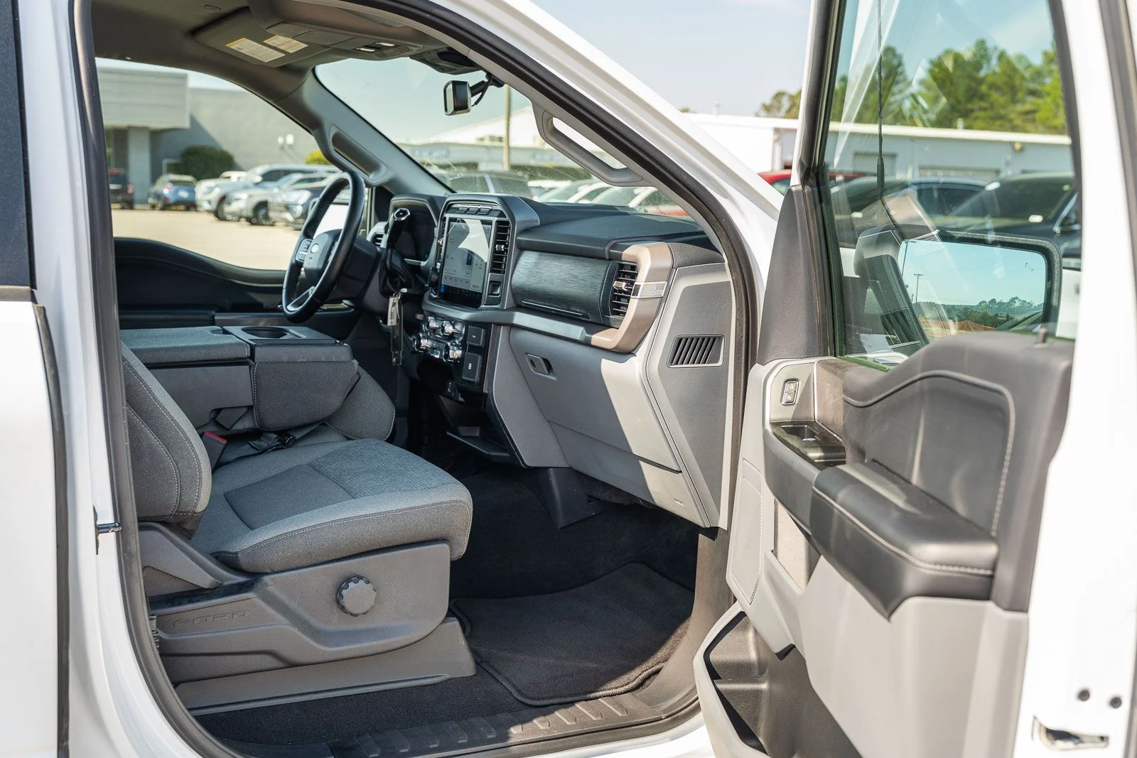 Used 2024  Ford XLT image 11