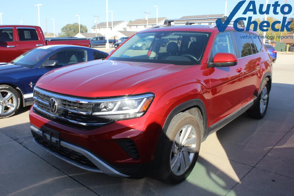 Used 2021 Blue Volkswagen SEL image 4
