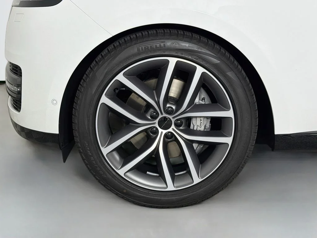 New 2026 Fuji White Land Rover SE image 33