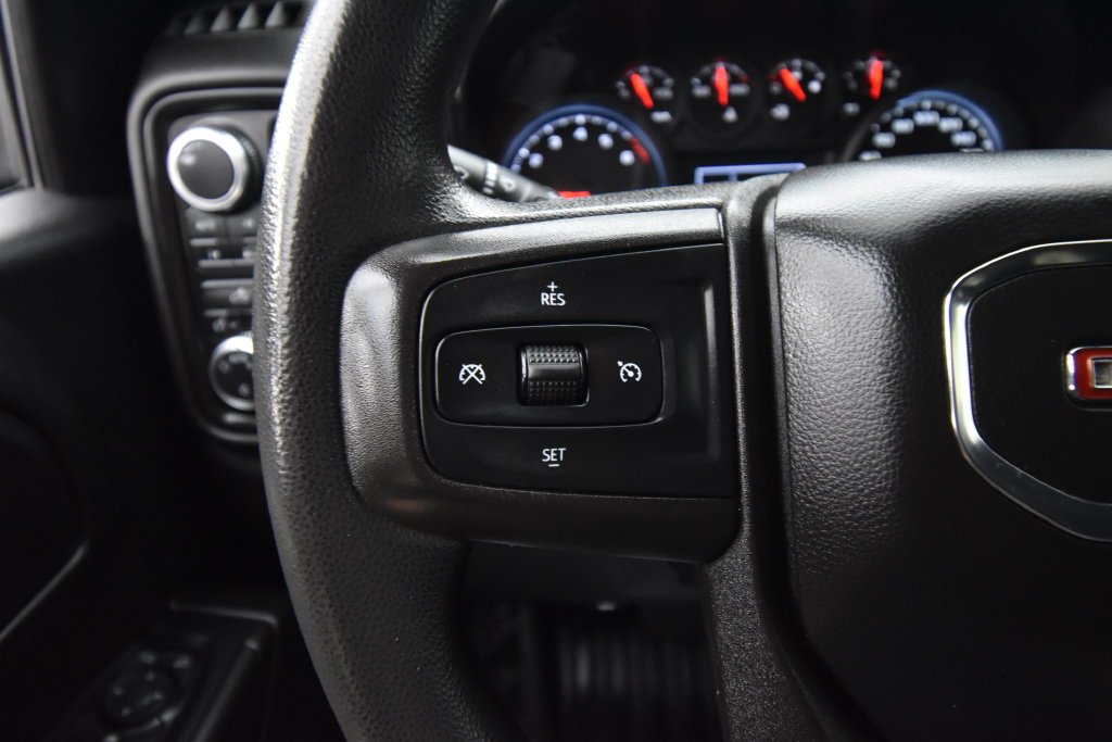 Used 2019 White GMC Base image 26