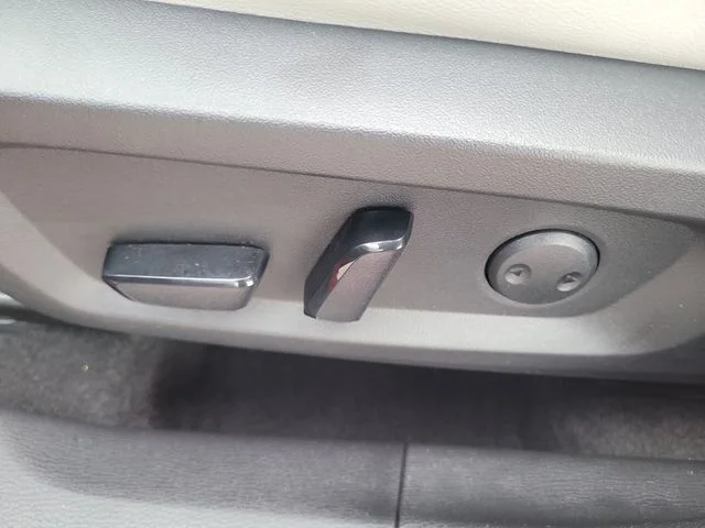 Used 2023 Red Mitsubishi SEL image 21
