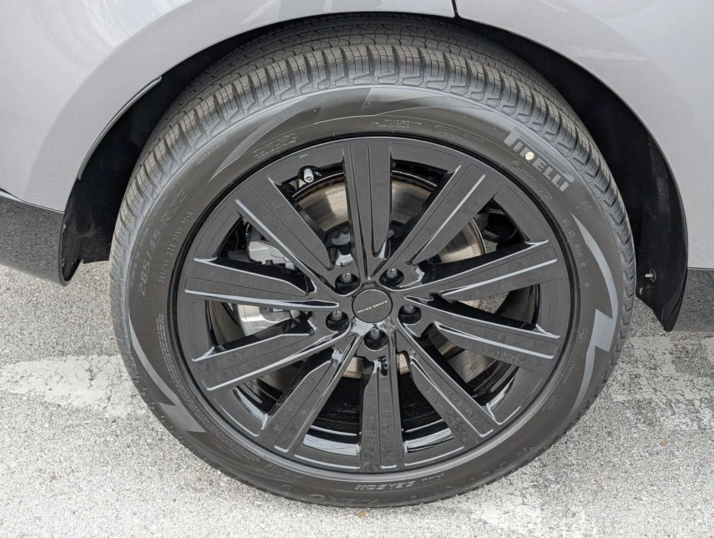 New 2026 Eiger Grey Land Rover SE image 27