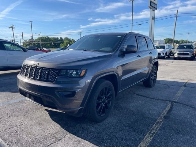 Used 2020 Gray Jeep Altitude image 2