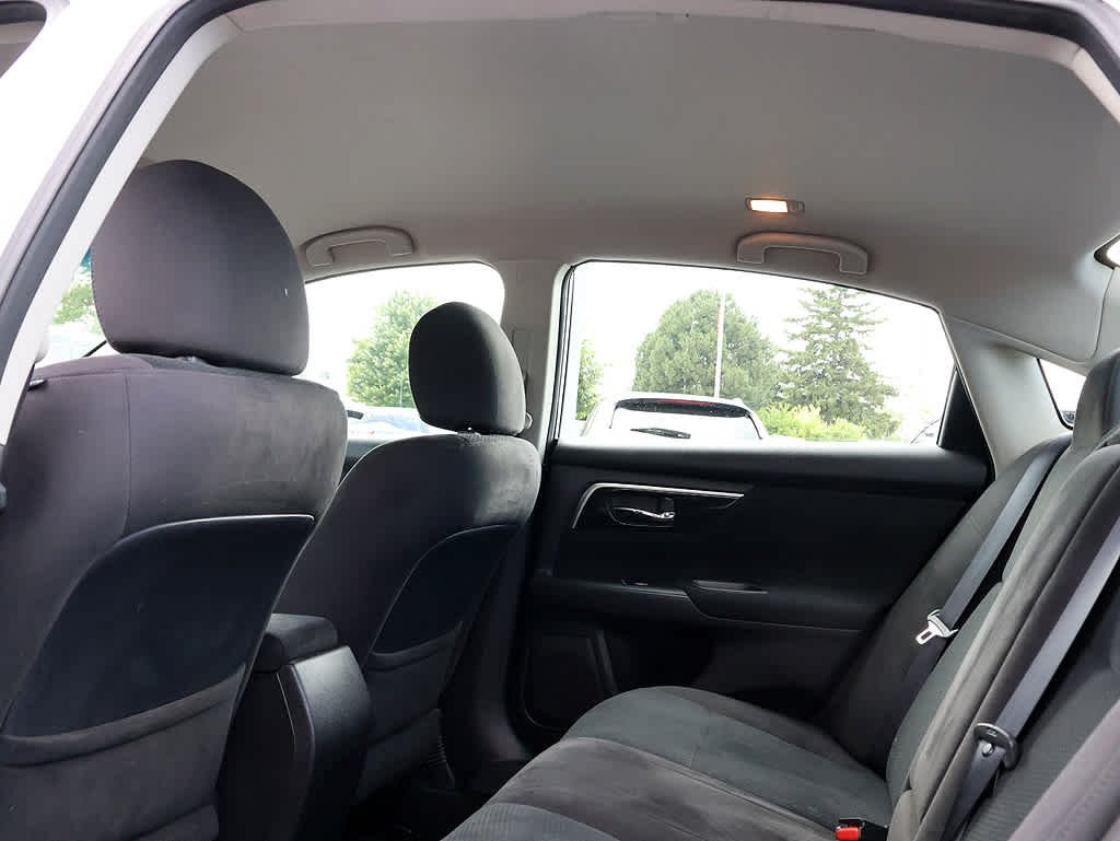 Used 2014 Brilliant Silver Metallic Nissan 2.5 S image 9