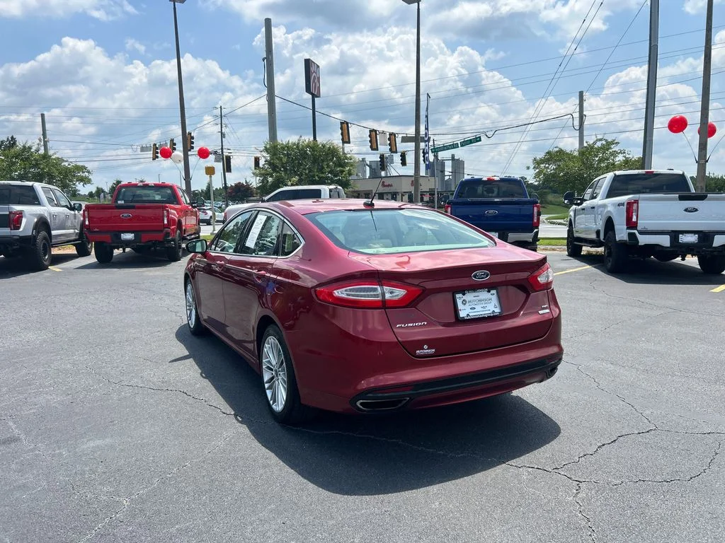 Used 2013 Red Ford SE image 5