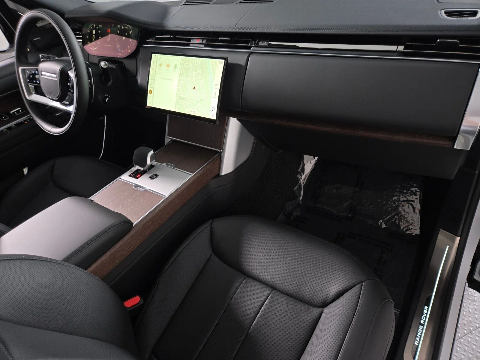 New 2026 Fuji White Land Rover SE image 19