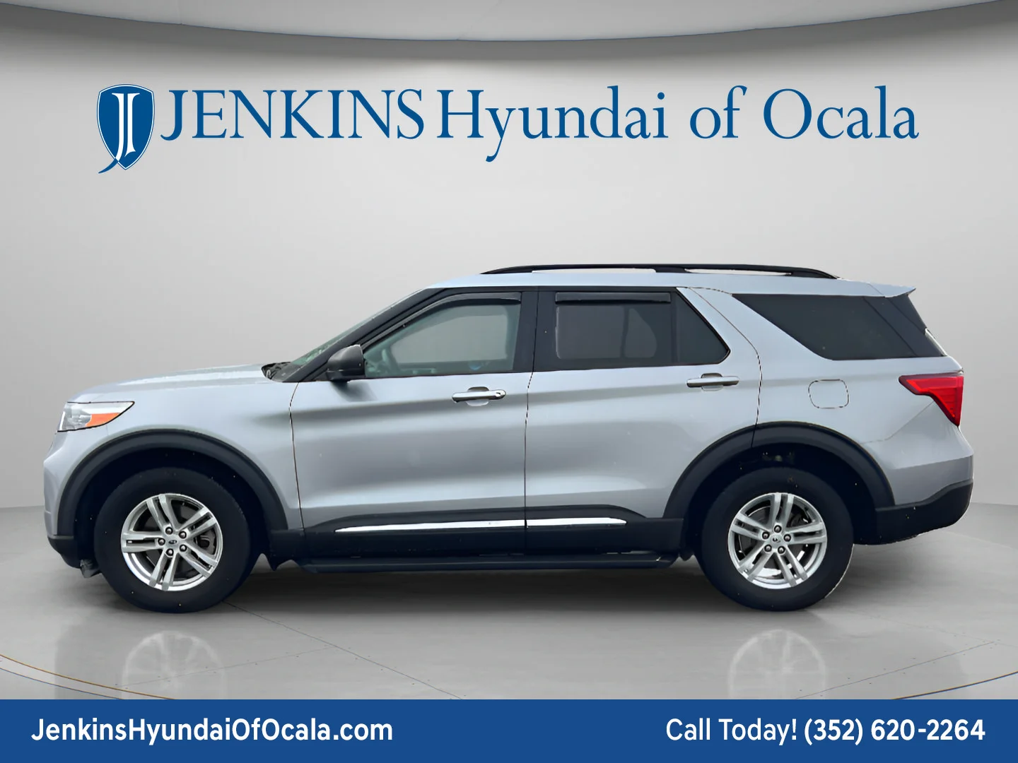 Used 2023 Silver Metallic Ford XLT image 6