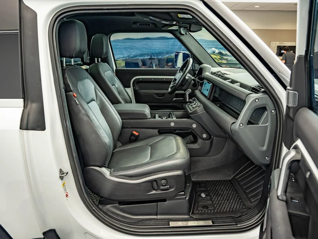 Used 2023 Fuji White Land Rover X-Dynamic SE image 36