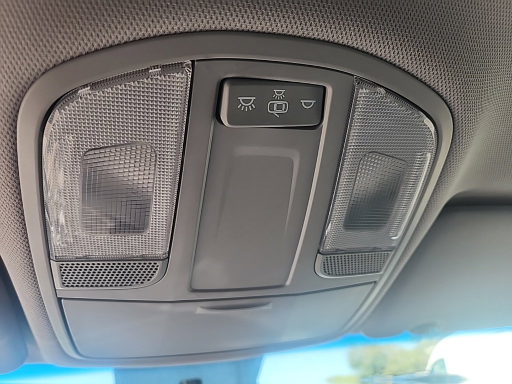Used 2017 Winter White Hyundai SE image 24