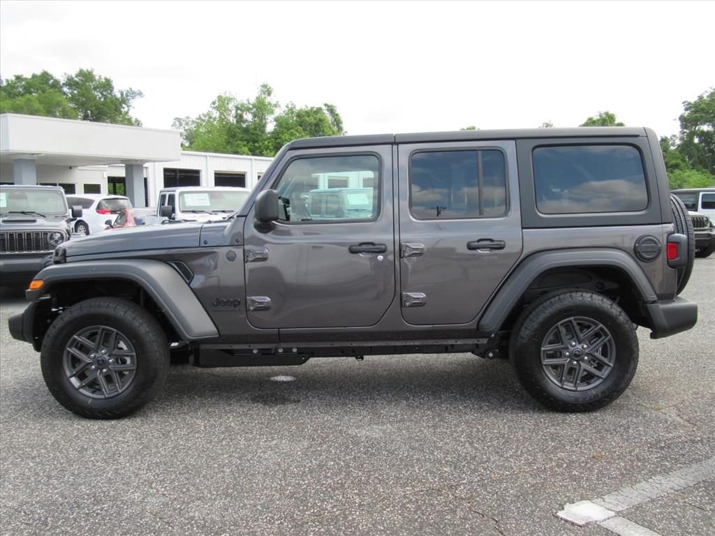 New 2026 Granite Crystal Metallic Clearcoat Jeep Sport S image 4