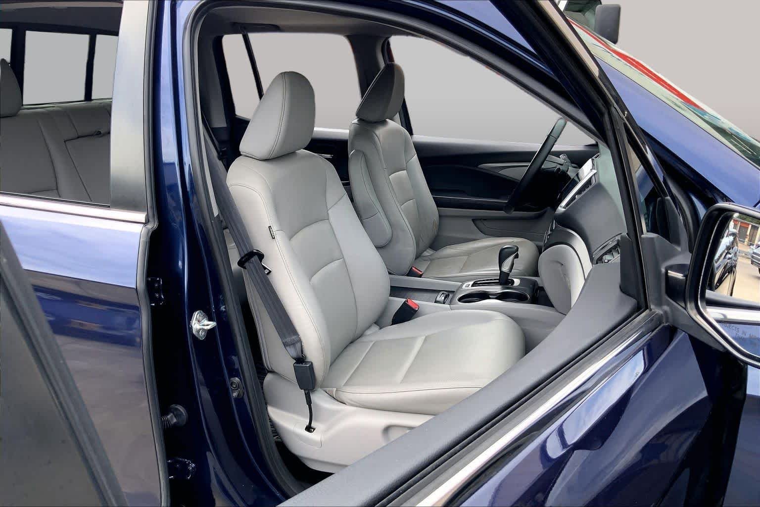 Used 2019 Obsidian Blue Pearl Honda RTL-T image 9