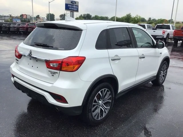 Used 2019 Pearl White Mitsubishi 2.0 SE image 4