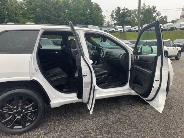 Used 2022 White Jeep Laredo X image 11