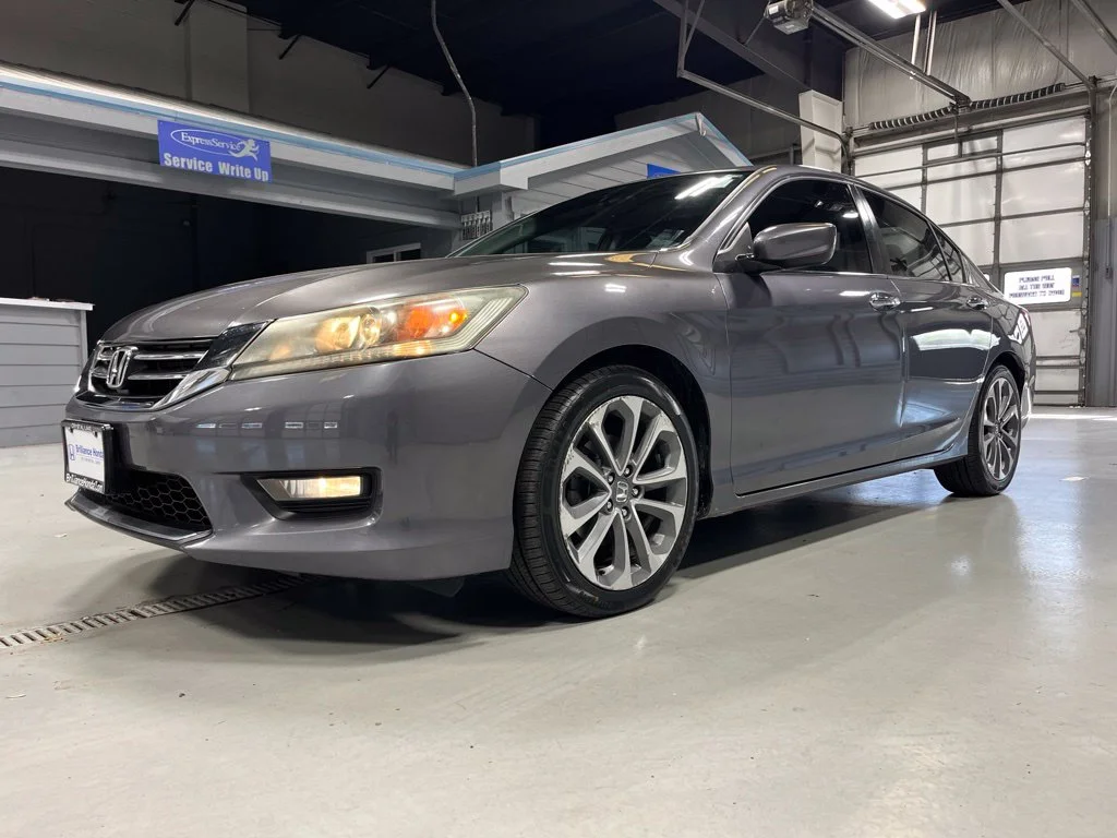 Used 2015 Modern Steel Metallic Honda Sport image 3