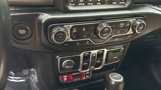 Used 2022 White Jeep Rubicon 4x4 image 31