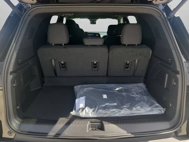 New 2026 Mosaic Black Metallic Chevrolet LT image 9