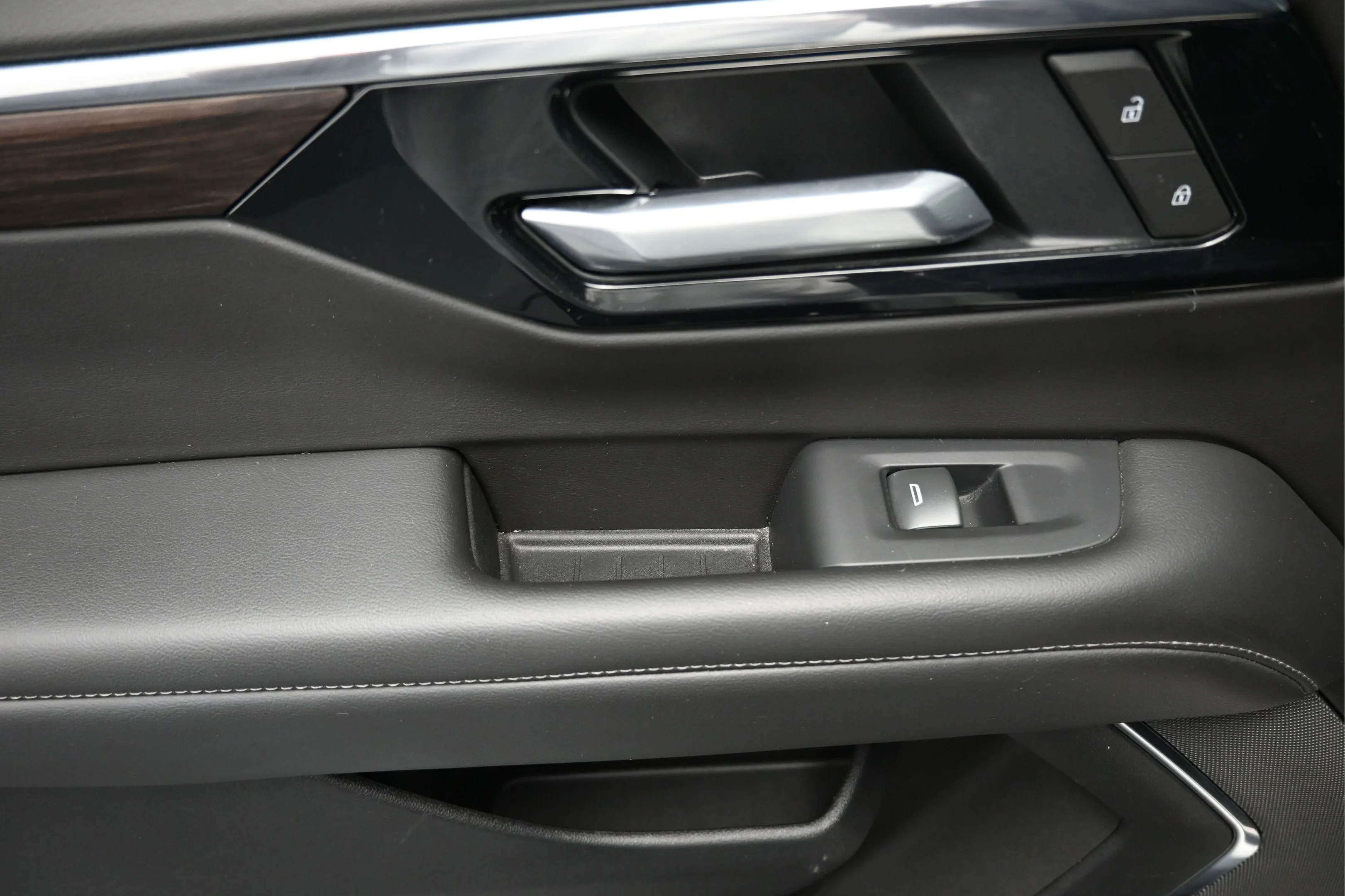 Used 2025 Summit White Chevrolet LT image 13