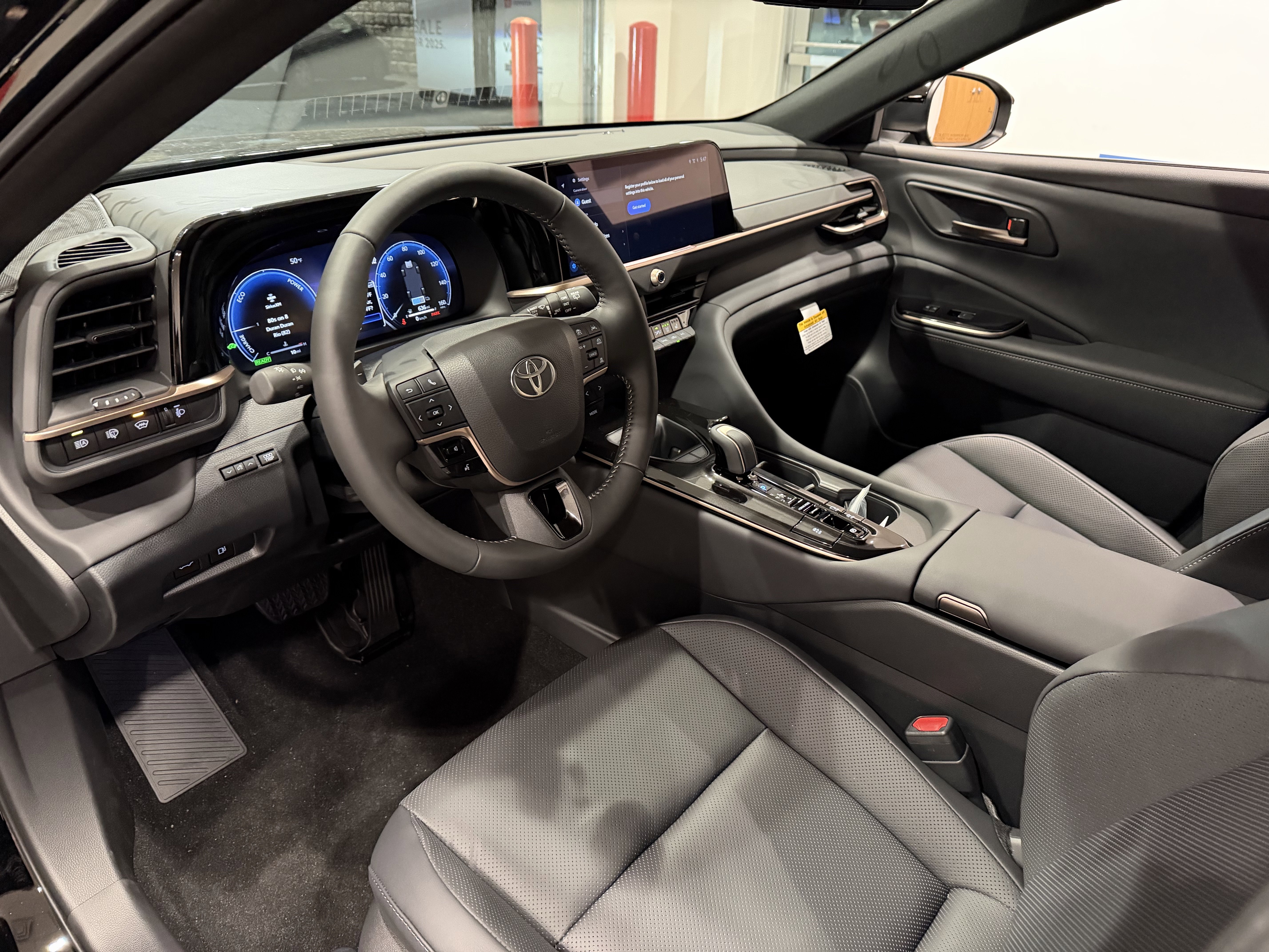 2025 Toyota Crown Signia XLE - Photo 24