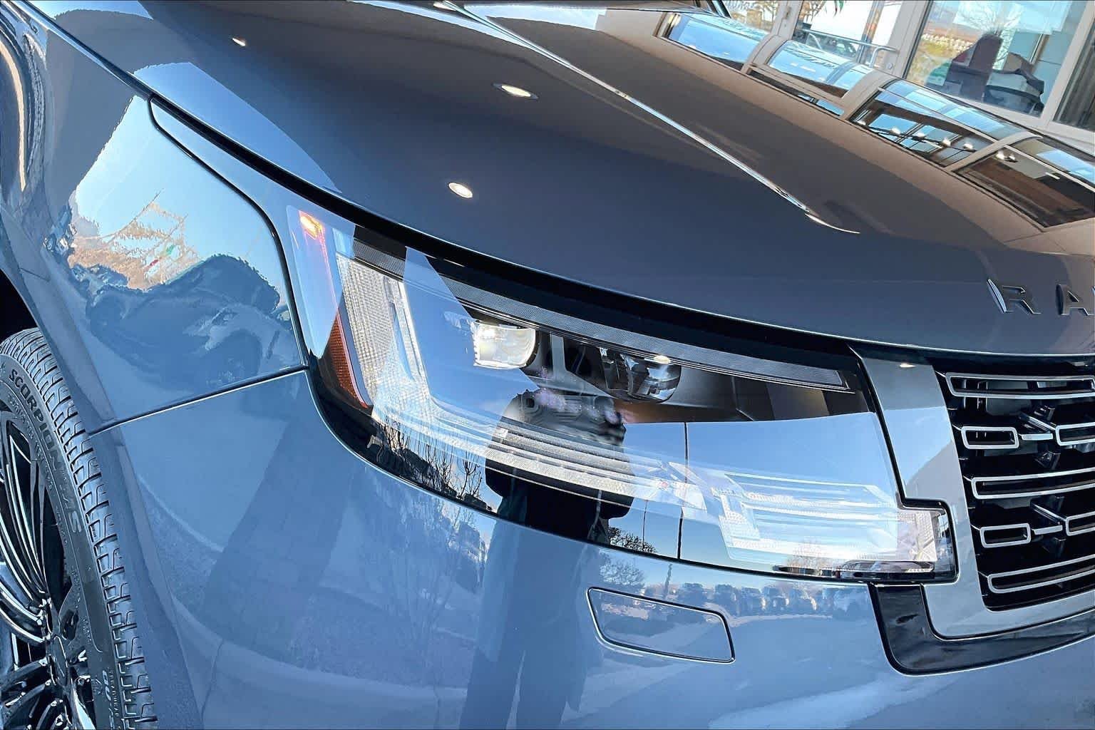 New 2026 Varesine Blue Metallic Land Rover SE image 13