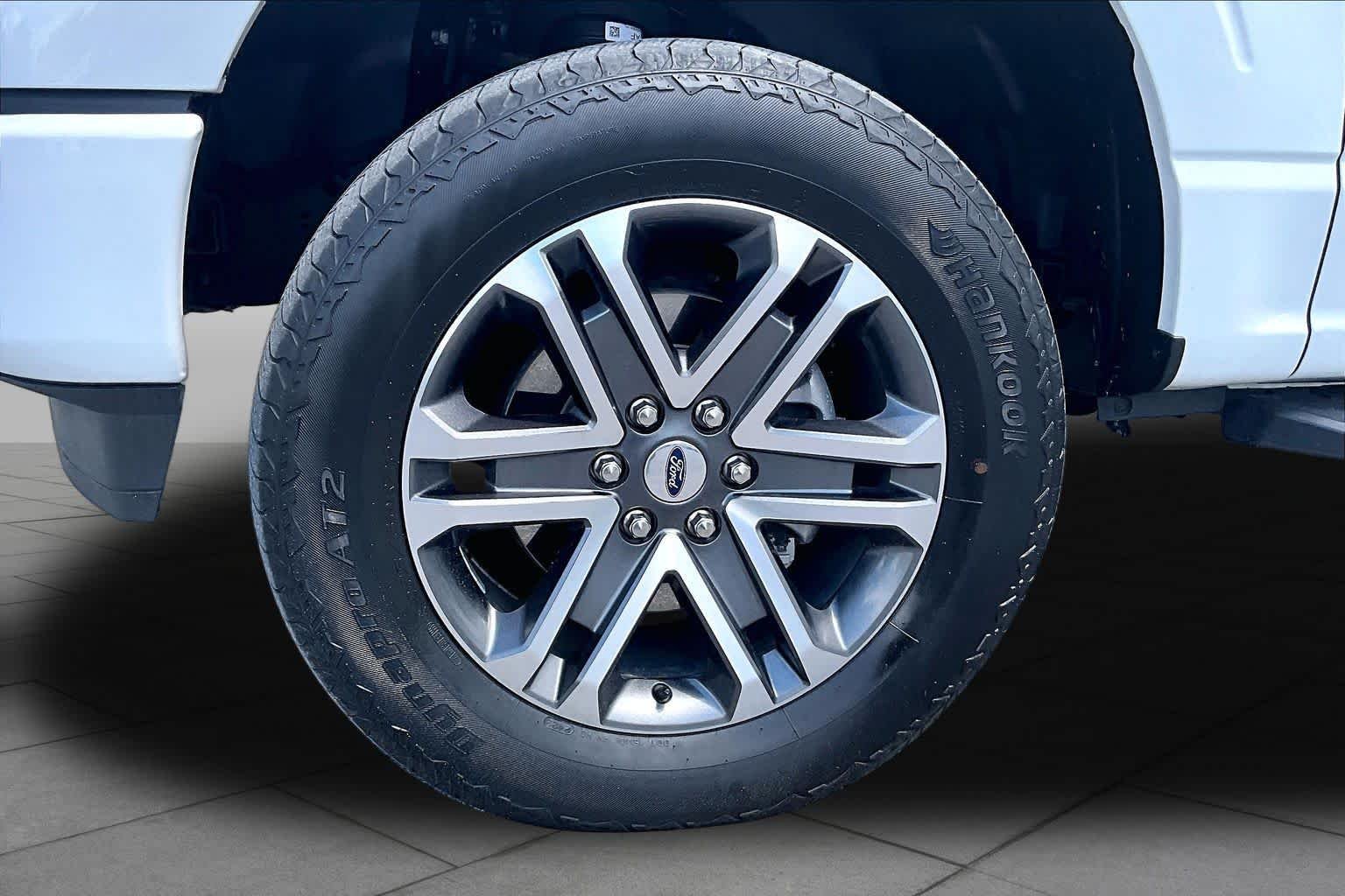 Used 2022 Oxford White Ford XL image 11