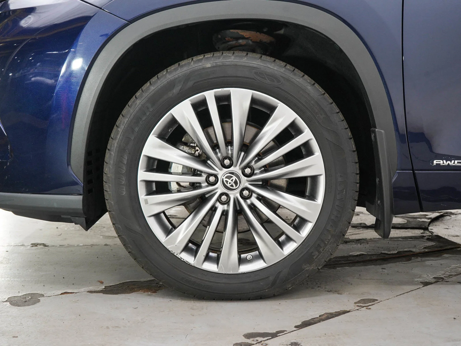 Used 2021 Blue Toyota Hybrid Platinum image 30