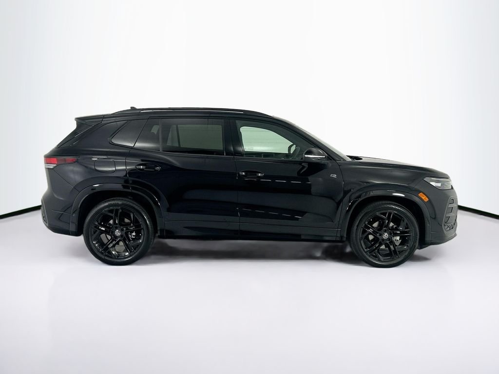 New 2026 Deep Black Pearl Volkswagen SE R-Line Black image 4