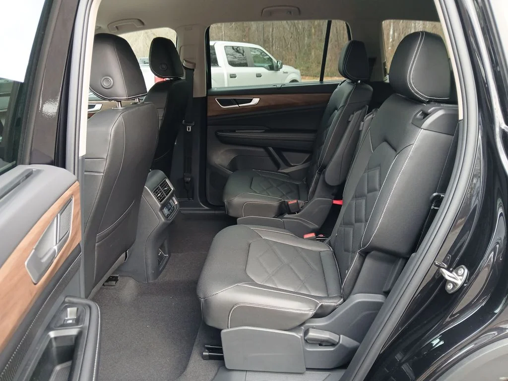 New 2026 Black Volkswagen 2.0T SE w/Technology image 23