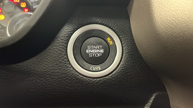 Used 2019 Diamond Black Crystal Pearlcoat Ram Laramie image 22